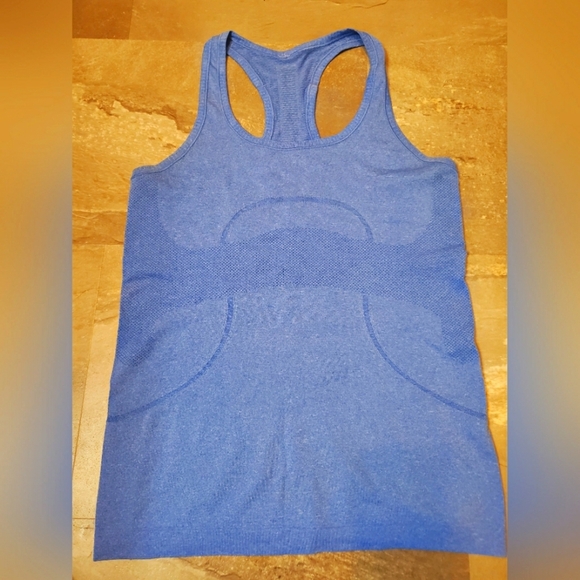 Lululemon Run: Swiftly Tech Racerback. Heathered Lullaby (blue / purple). Size 8 - Picture 6 of 14
